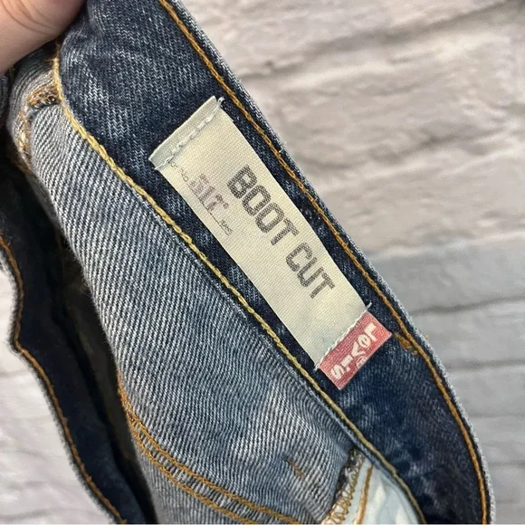 Levi’s Women’s 27” Cut Off Super Short Upcycled Repurposed Denim Shorts - Picture 7 of 7